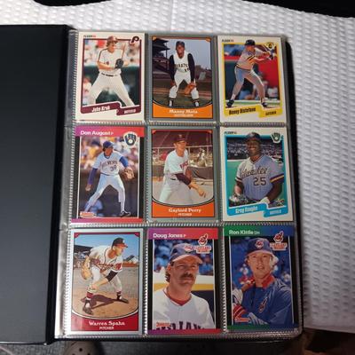 COLLECTORS CARD ALBUM FULL OF BASEBALL CARDS