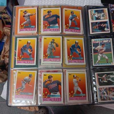 COLLECTORS CARD ALBUM FULL OF BASEBALL CARDS