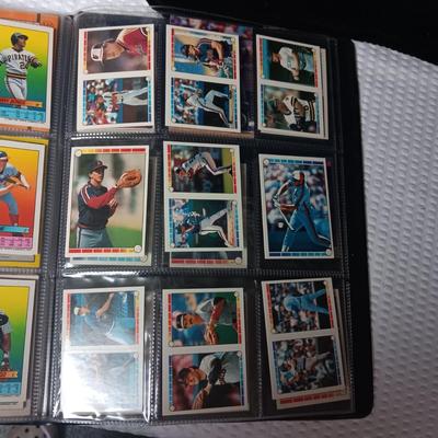 COLLECTORS CARD ALBUM FULL OF BASEBALL CARDS