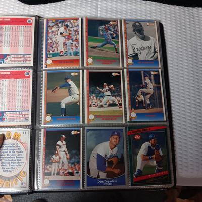 COLLECTORS CARD ALBUM FULL OF BASEBALL CARDS