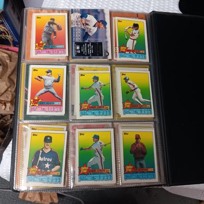 COLLECTORS CARD ALBUM FULL OF BASEBALL CARDS