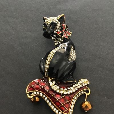 Cute black enameled cat with beautiful rhinestones