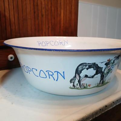Huge enamel hand painted popcorn with cow bowl - Pig out popcorn tin and a glass 2.5 Qt Catamount Microwave Corn Popper