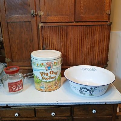 Huge enamel hand painted popcorn with cow bowl - Pig out popcorn tin and a glass 2.5 Qt Catamount Microwave Corn Popper