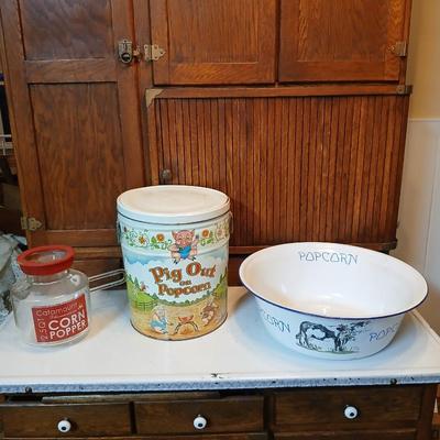 Huge enamel hand painted popcorn with cow bowl - Pig out popcorn tin and a glass 2.5 Qt Catamount Microwave Corn Popper