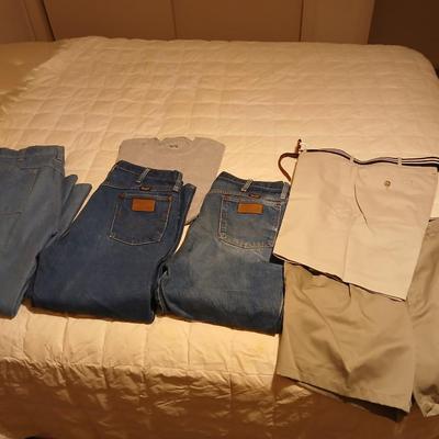 Men's clothes - Wrangler jeans, a t-shirt, and a few pairs of shorts - see pics for sizes