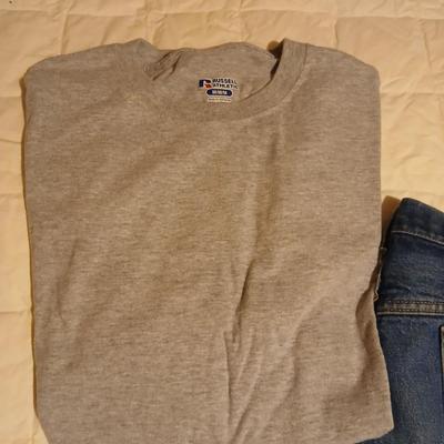 Men's clothes - Wrangler jeans, a t-shirt, and a few pairs of shorts - see pics for sizes