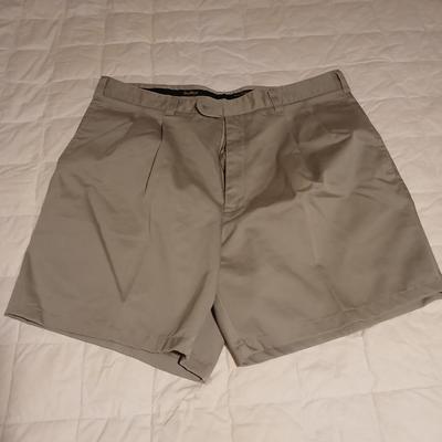 Men's clothes - Wrangler jeans, a t-shirt, and a few pairs of shorts - see pics for sizes