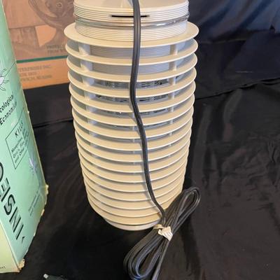 NEW SQUIRREL GUARD BIRD FEEDER, BUG ZAPPER AND PLANT DUSTER