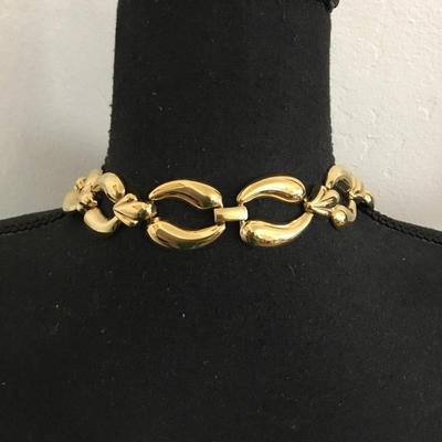 Beautiful vintage, gold tone, statement necklace excellent condition