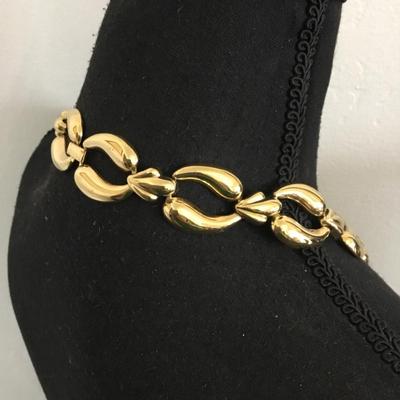 Beautiful vintage, gold tone, statement necklace excellent condition