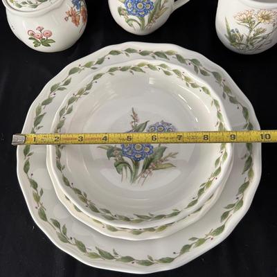 Noritake ‘Casual Gourmet’ 12+ Person Dinnerware (G-RG)