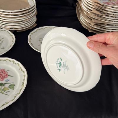 Noritake ‘Casual Gourmet’ 12+ Person Dinnerware (G-RG)