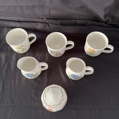 Noritake ‘Casual Gourmet’ 12+ Person Dinnerware (G-RG)