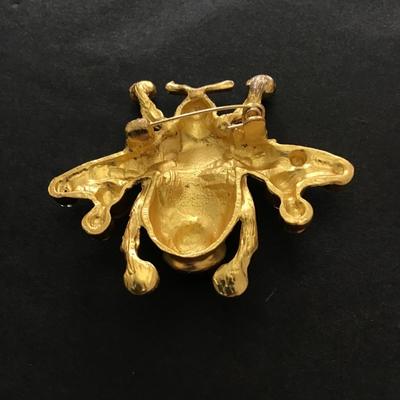 Pretty gold tone bee brooch