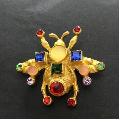 Pretty gold tone bee brooch