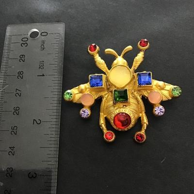 Pretty gold tone bee brooch