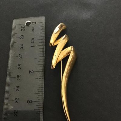 Gold tone brooch pin