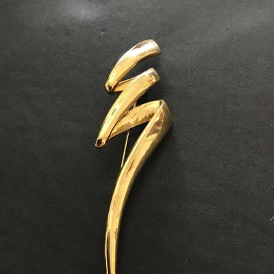 Gold tone brooch pin
