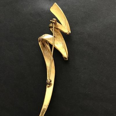 Gold tone brooch pin