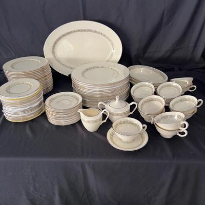 Lenox ‘Springdale’ China Dinnerware Set (BPR-RG)