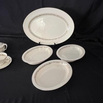 Lenox ‘Springdale’ China Dinnerware Set (BPR-RG)