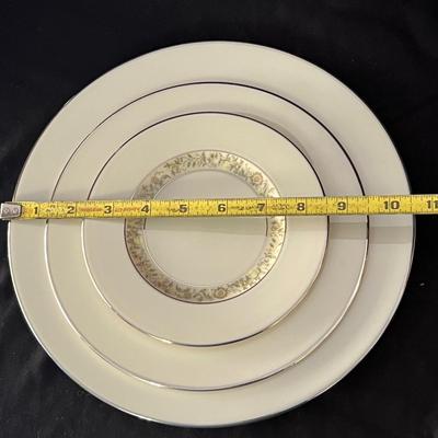 Lenox ‘Springdale’ China Dinnerware Set (BPR-RG)