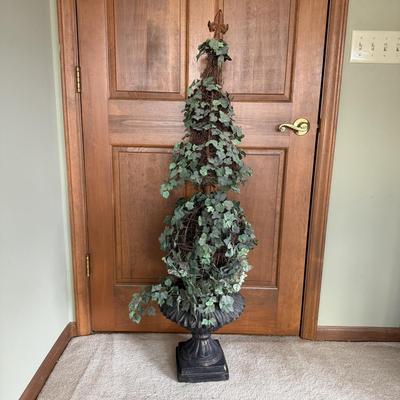 Faux Ivy Topiary & Planter (D-MG)