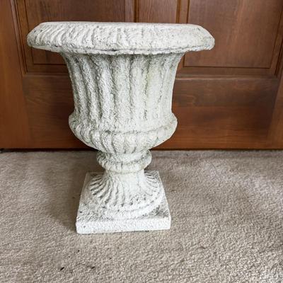 Faux Ivy Topiary & Planter (D-MG)