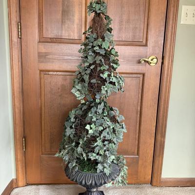 Faux Ivy Topiary & Planter (D-MG)
