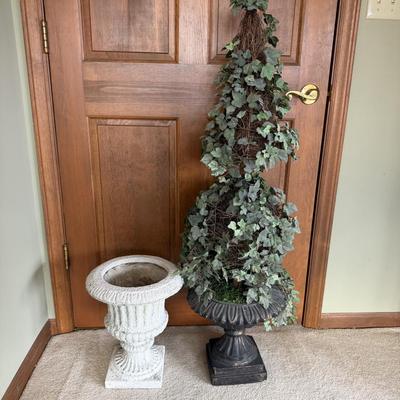 Faux Ivy Topiary & Planter (D-MG)