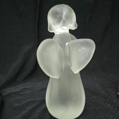 1980 Goebel Annual Crystal Glass Collector Plate featuring an angel design with two glass angel figurines