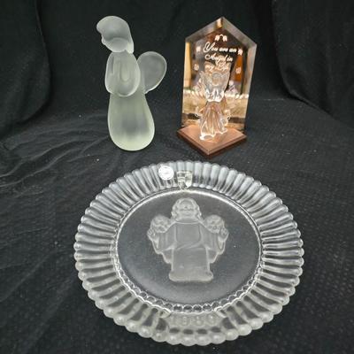 1980 Goebel Annual Crystal Glass Collector Plate featuring an angel design with two glass angel figurines