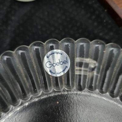 1980 Goebel Annual Crystal Glass Collector Plate featuring an angel design with two glass angel figurines