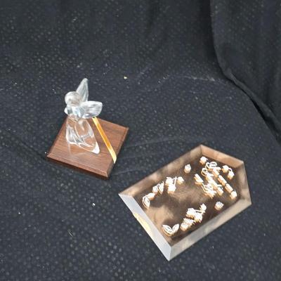 1980 Goebel Annual Crystal Glass Collector Plate featuring an angel design with two glass angel figurines