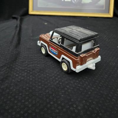 Vintage Tootsie Toy Land Rover diecast toy car. with framed picture of a 1920 Pierce-Arrow Series 51 Enclosed Limousine - Woodrow Wilson
