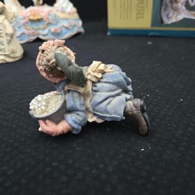 New in box Classic Treasures Musical Animated Carousel music box with a collection of angels