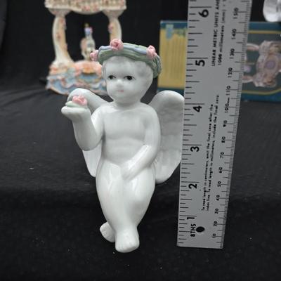 New in box Classic Treasures Musical Animated Carousel music box with a collection of angels