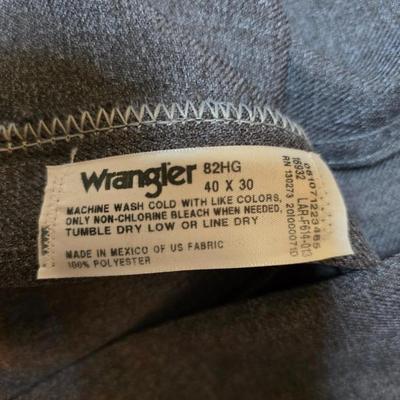 Seven pair of men's Wrangler brand slacks - see pictures for all sizes