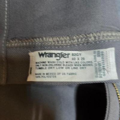 Seven pair of men's Wrangler brand slacks - see pictures for all sizes