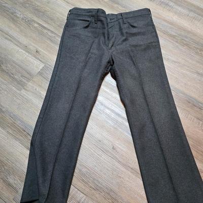 Seven pair of men's Wrangler brand slacks - see pictures for all sizes