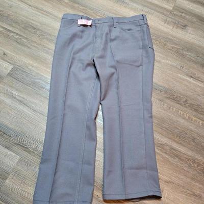 Seven pair of men's Wrangler brand slacks - see pictures for all sizes