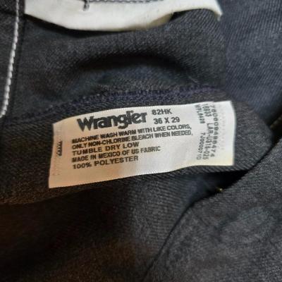 Seven pair of men's Wrangler brand slacks - see pictures for all sizes