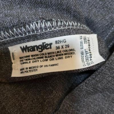 Seven pair of men's Wrangler brand slacks - see pictures for all sizes