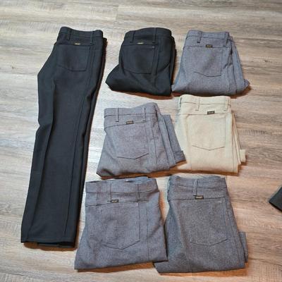 Seven pairs of Men's Wrangler brand slacks - see pictures for all sizes