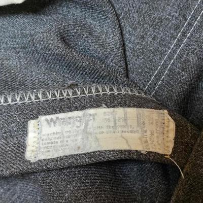 Seven pairs of Men's Wrangler brand slacks - see pictures for all sizes