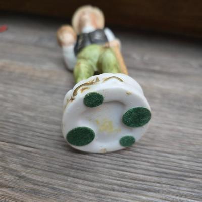 Barometer - Civil war VHS tapes - Two wall mirror accent pieces - and an assortment of other items that didn't get placed in lots.