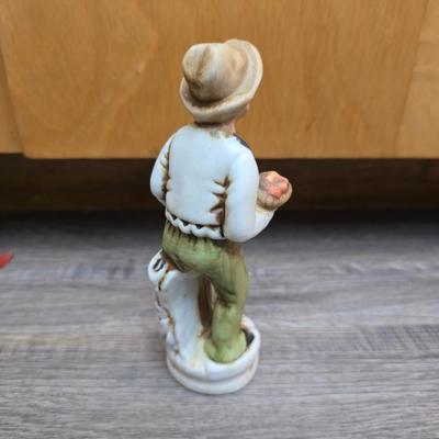 Barometer - Civil war VHS tapes - Two wall mirror accent pieces - and an assortment of other items that didn't get placed in lots.