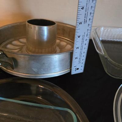 Pyrex / Anchor hocking Clear Glass & aluminum baking pans with vintage cookie cutters