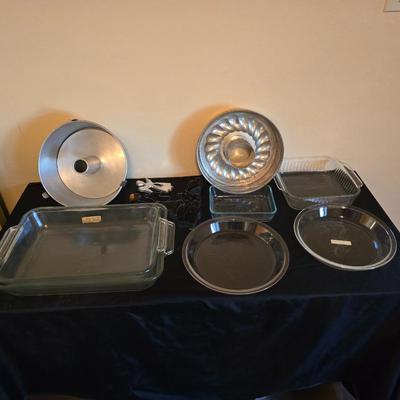 Pyrex / Anchor hocking Clear Glass & aluminum baking pans with vintage cookie cutters